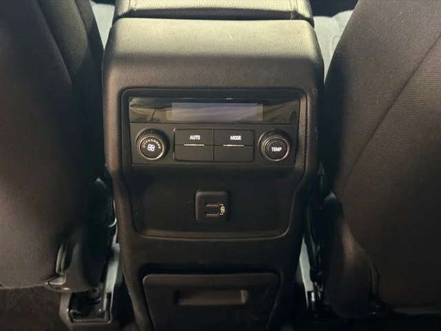 Used 2019 Ebony Twilight Metallic GMC SLE-1 image 18