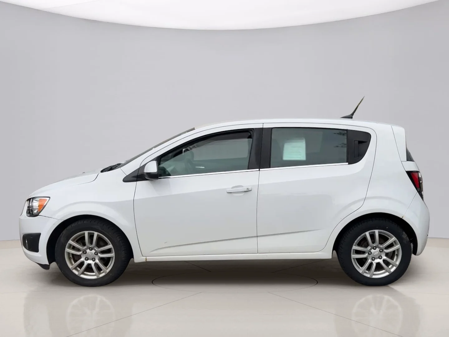 Used 2013 White Chevrolet LT image 2