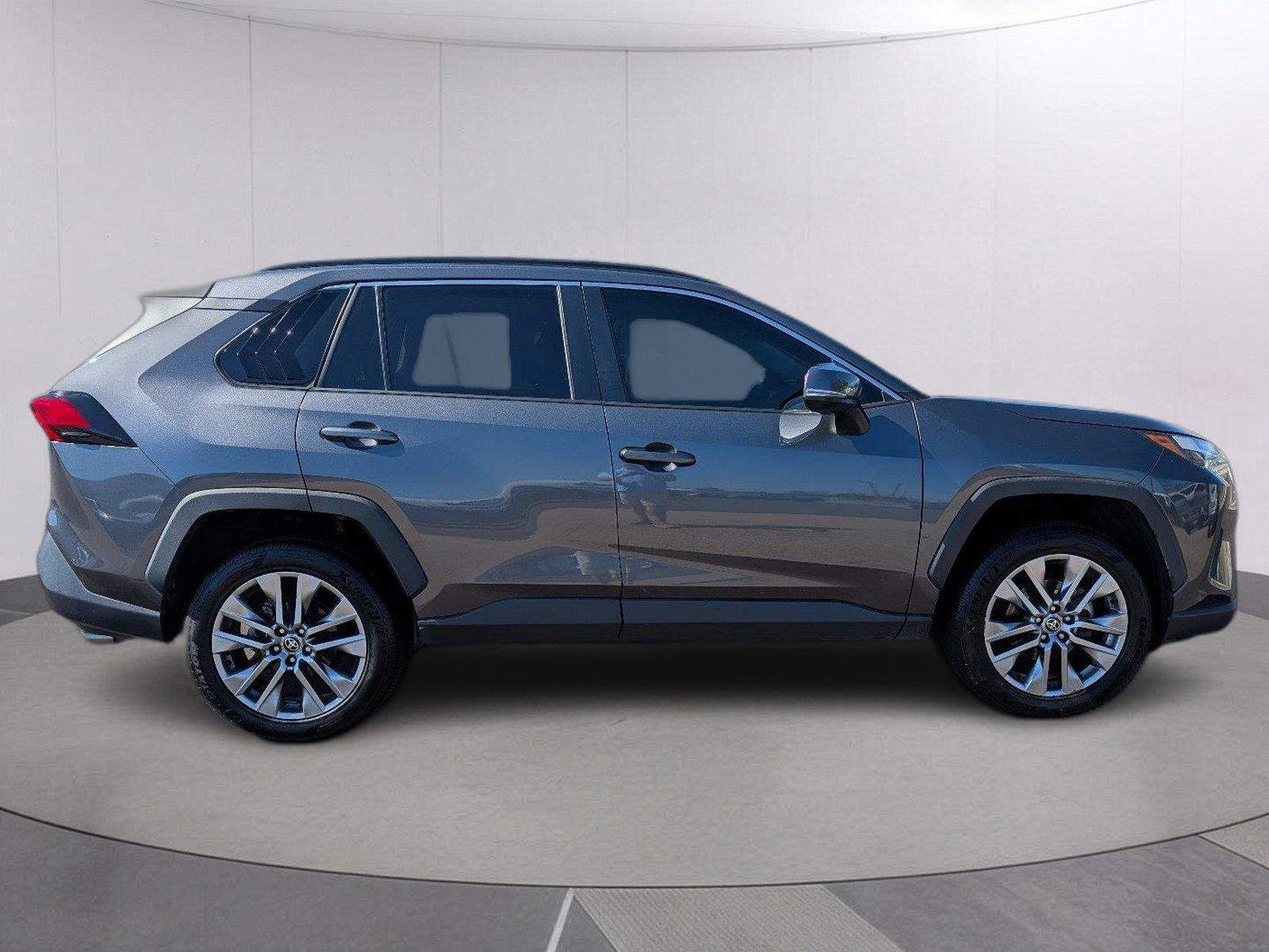 Used 2022 Magnetic Gray Metallic Toyota XLE Premium image 8