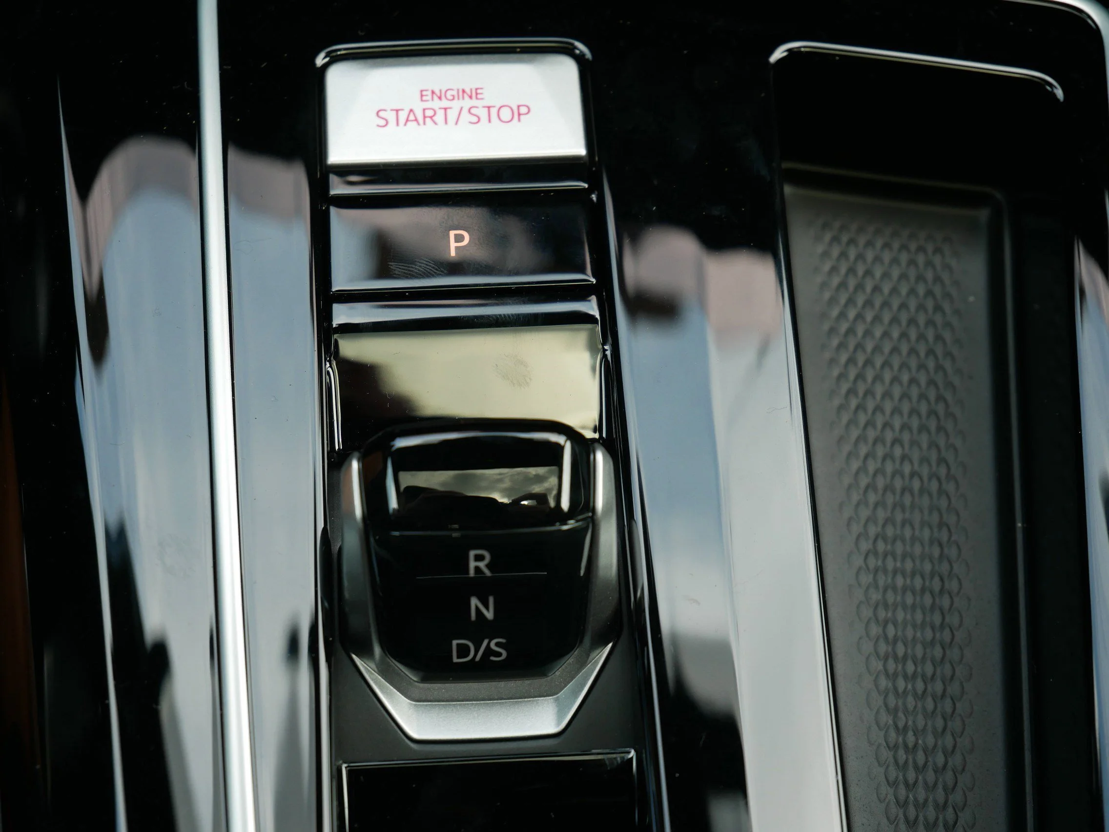 New 2026 Kings Red Metallic Volkswagen SE image 8