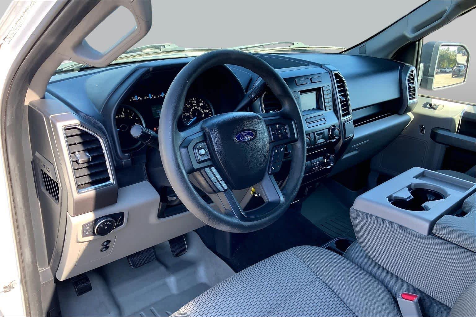 Used 2015 Oxford White Ford XLT image 17