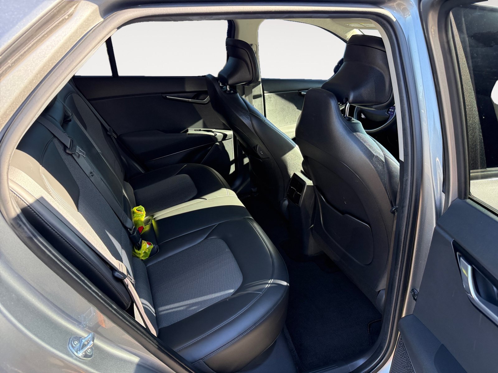 Used 2024 Steel Gray Kia Wind image 18