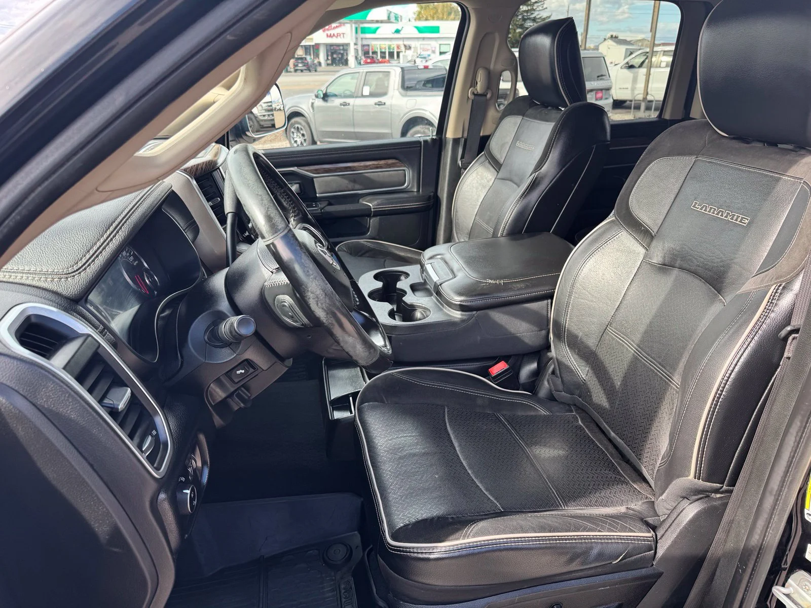 Used 2020 Black Ram Laramie image 16