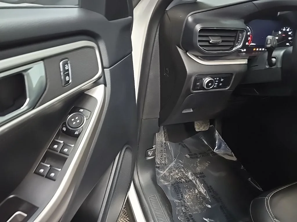 Used 2023 White Ford XLT image 32