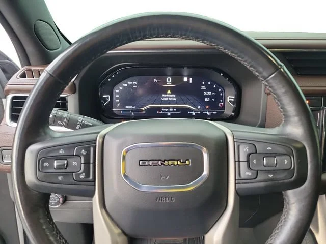 Used 2022 White Frost Tricoat GMC Denali image 15