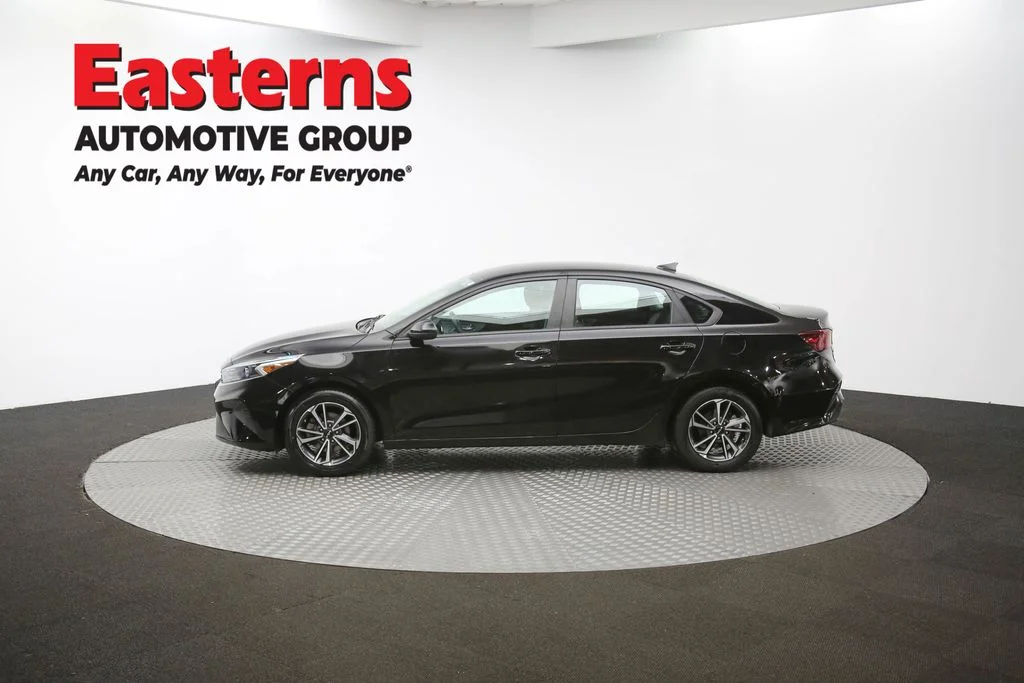 Used 2022 Black Kia LXS image 56