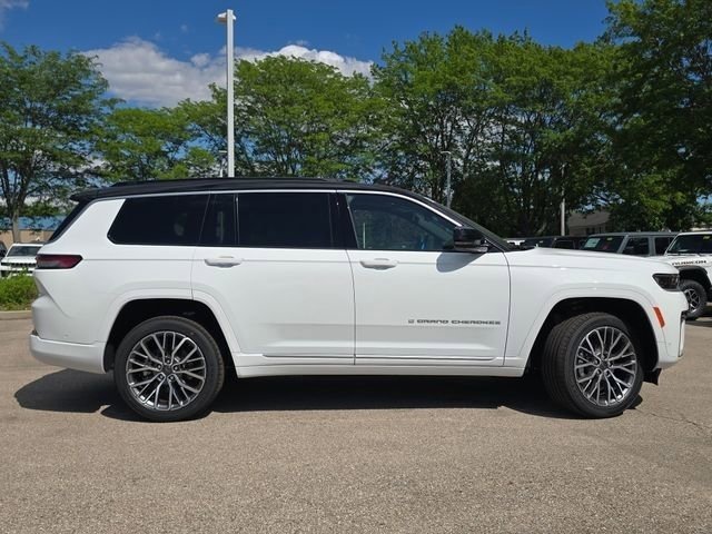 New 2026 Bright White Clear-Coat Exterior Paint Jeep Summit image 39