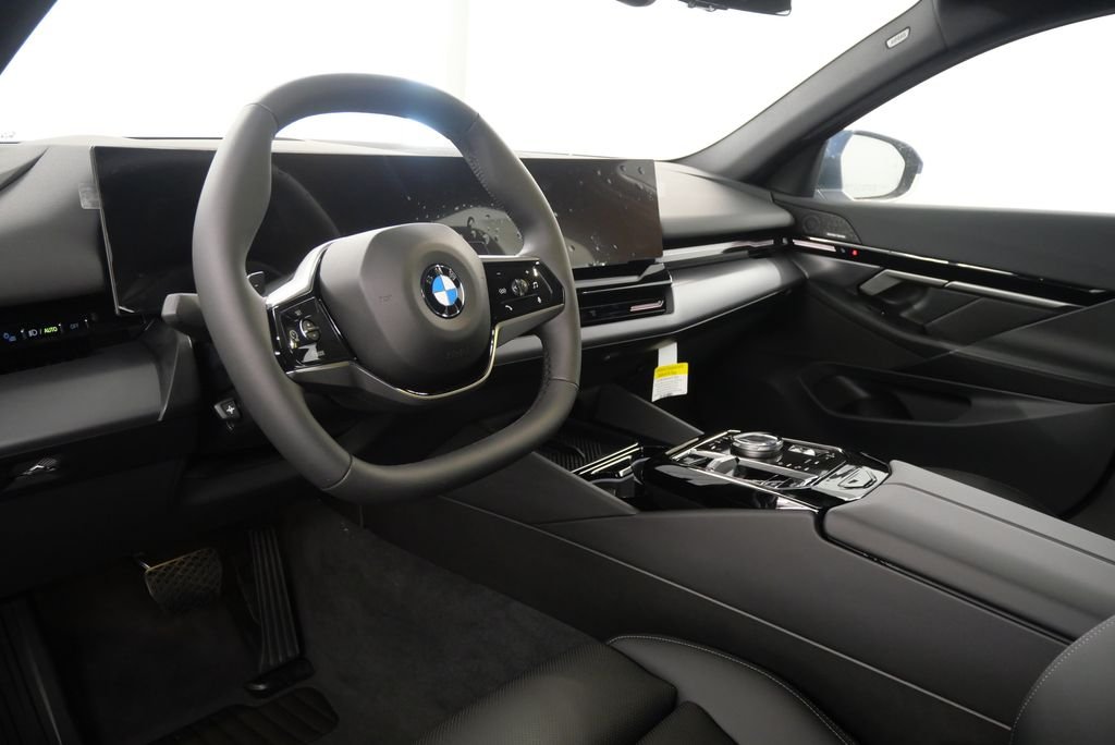 2025 BMW 5 Series 530i - Photo 14