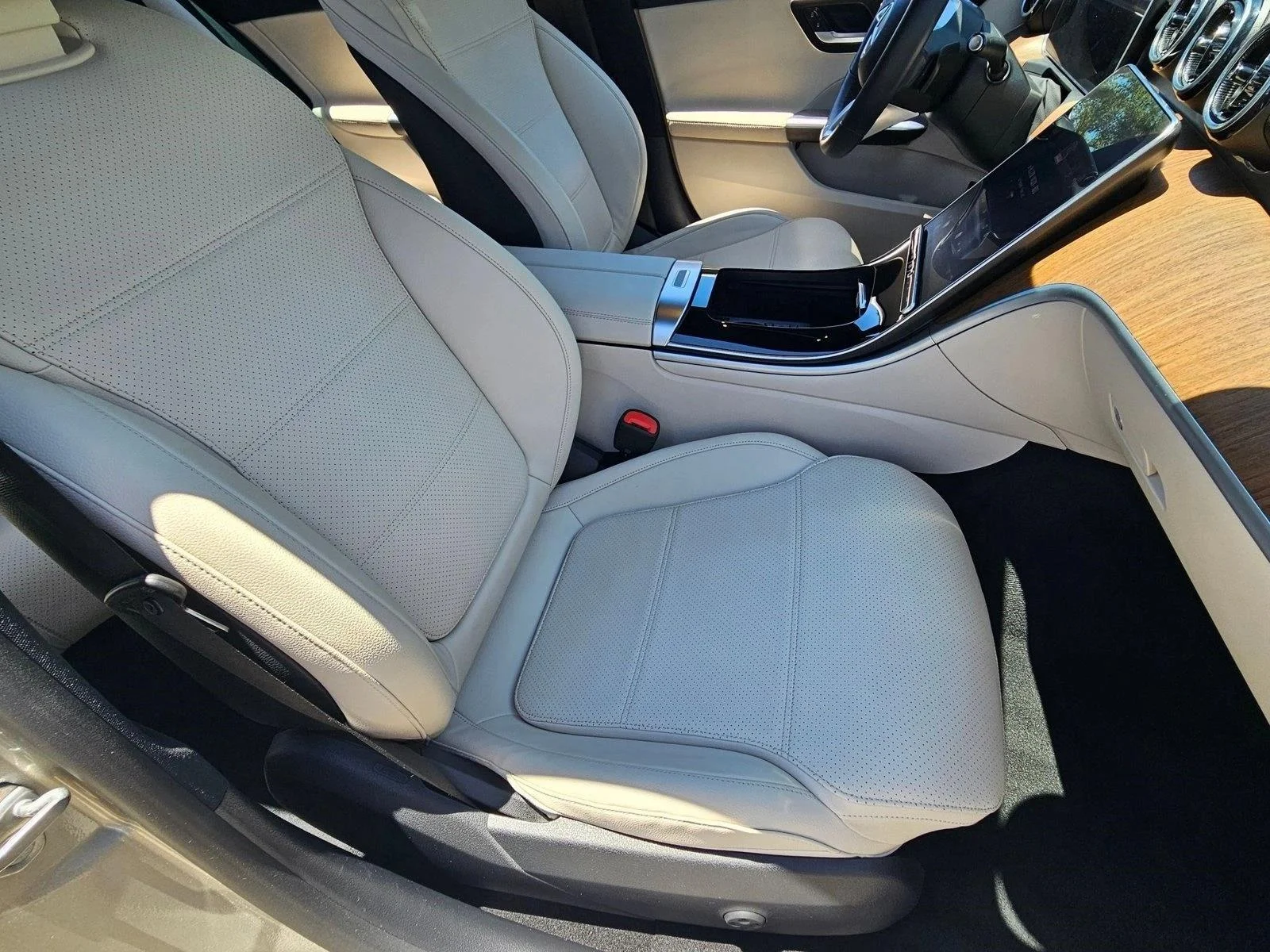 Used 2022 Mojave Silver Metallic Mercedes-Benz C 300 image 18