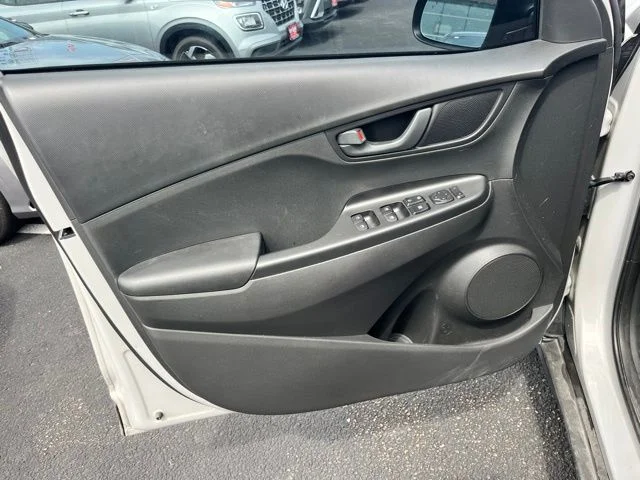 Used 2023 Silver Hyundai SEL image 9