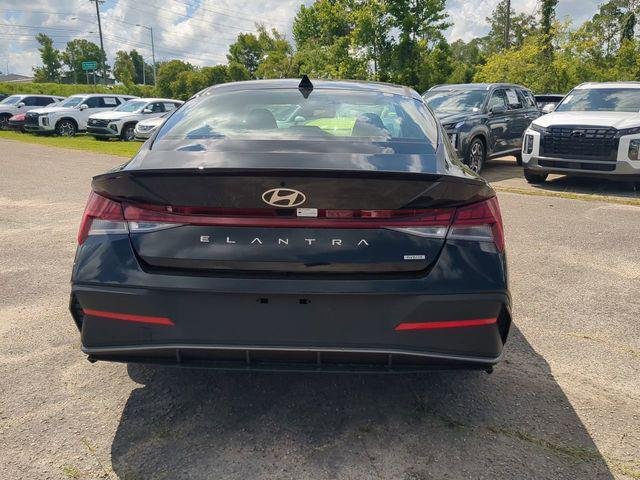 New 2025 Black Hyundai SEL Sport image 6