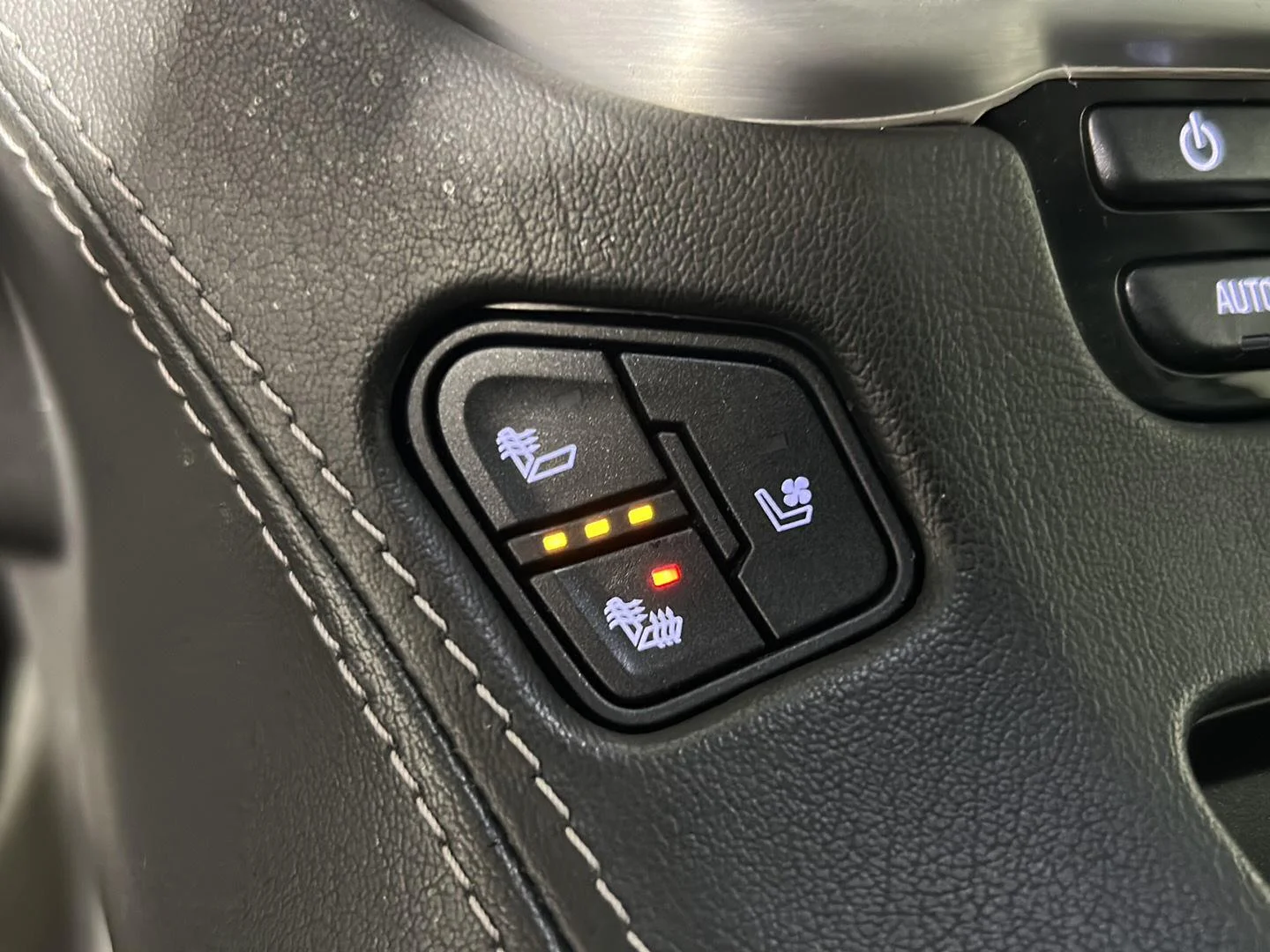 Used 2018 Iridium Metallic GMC SLT image 33