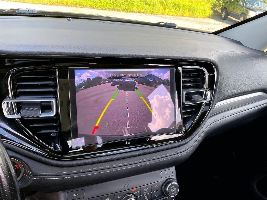 Used 2022 Black Dodge SXT image 16