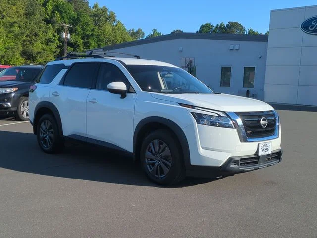 Used 2022 White Nissan SV image 15
