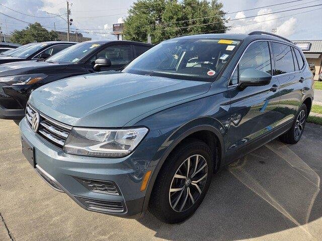 Used 2019 Silk Blue Metallic Volkswagen SE image 7