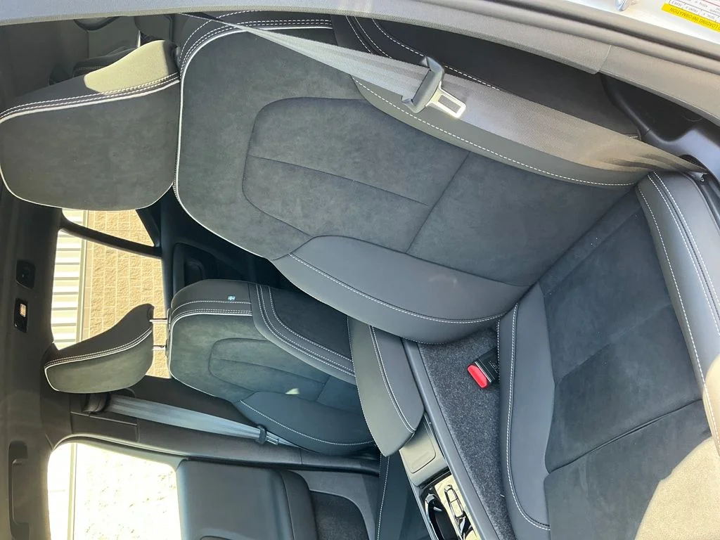 2026 Volvo XC40 Ultra Black Edition - Photo 9