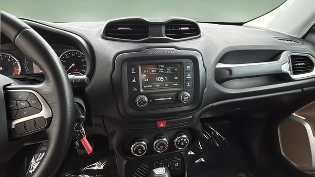 Used 2015 Silver Jeep Latitude image 25