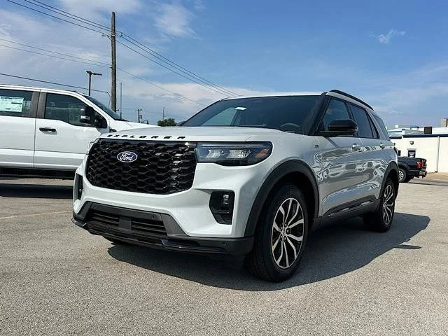 New 2027 White Ford 4DR 4WD ST-LINE image 31