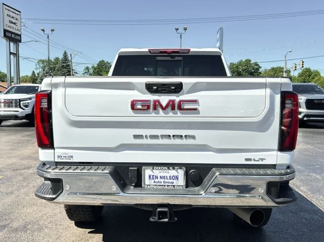 Used 2024 White GMC SLT image 9