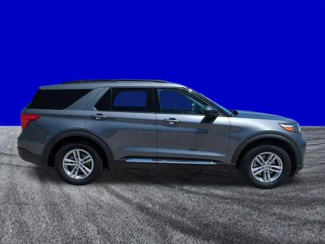 Used 2023 Gray Metallic Ford XLT image 3