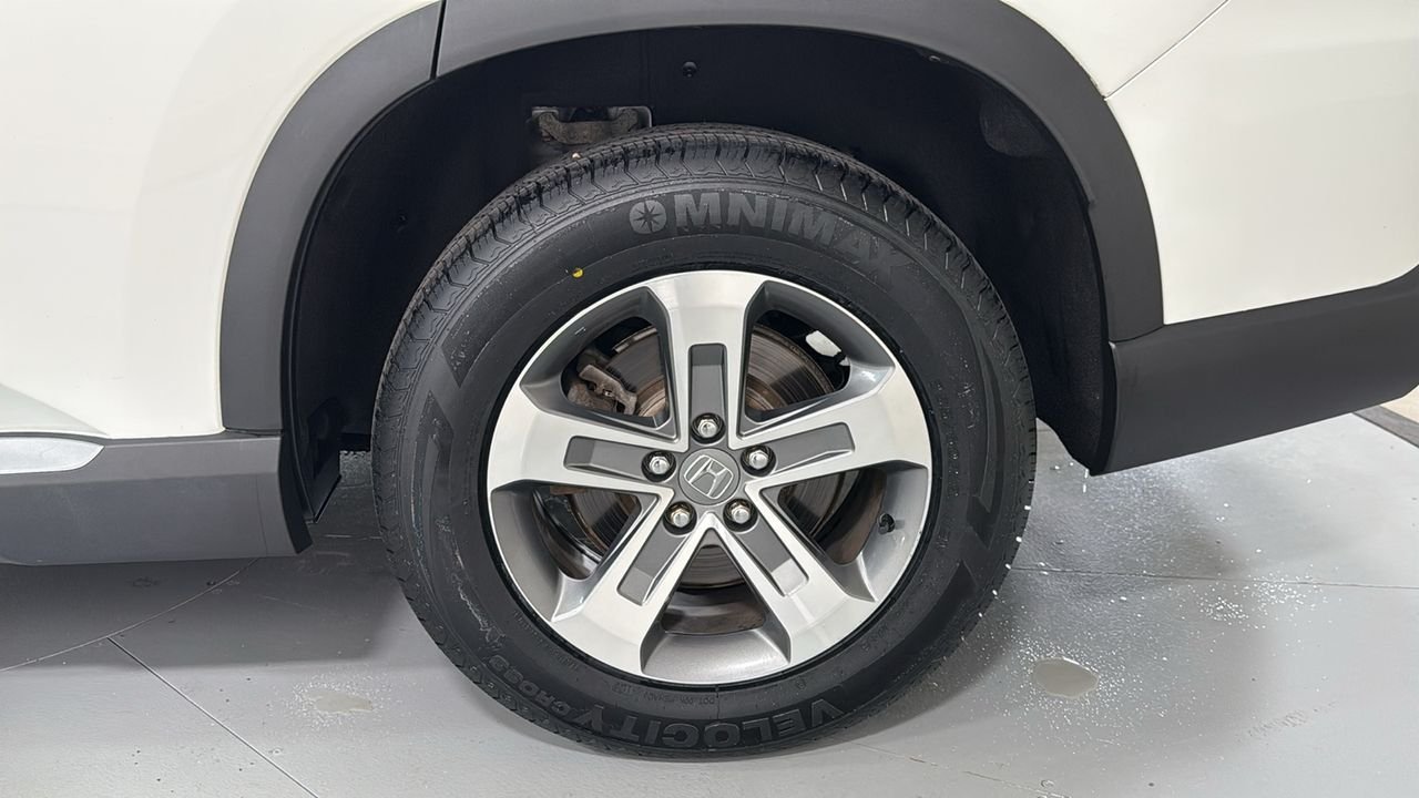 Used 2023 White Honda EX-L image 24