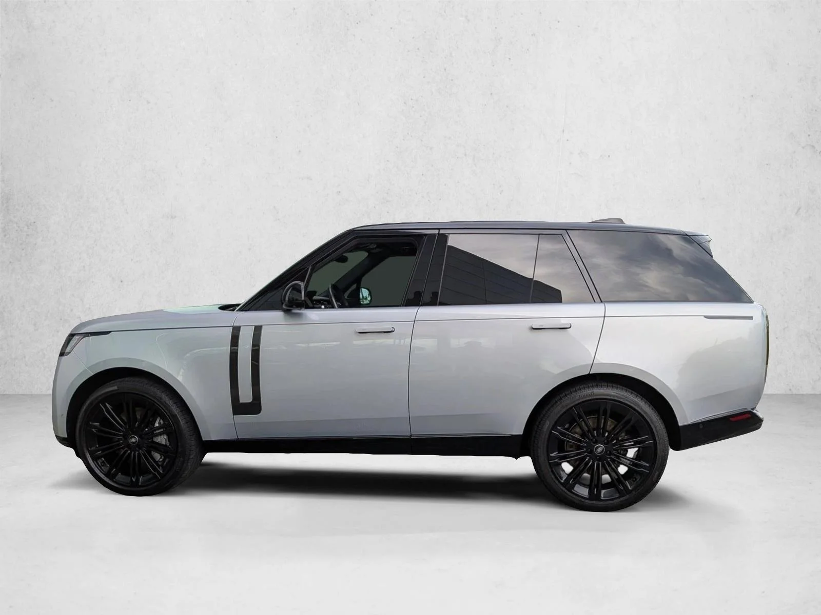 Used 2025 Hakuba Silver Metallic Land Rover SE image 9