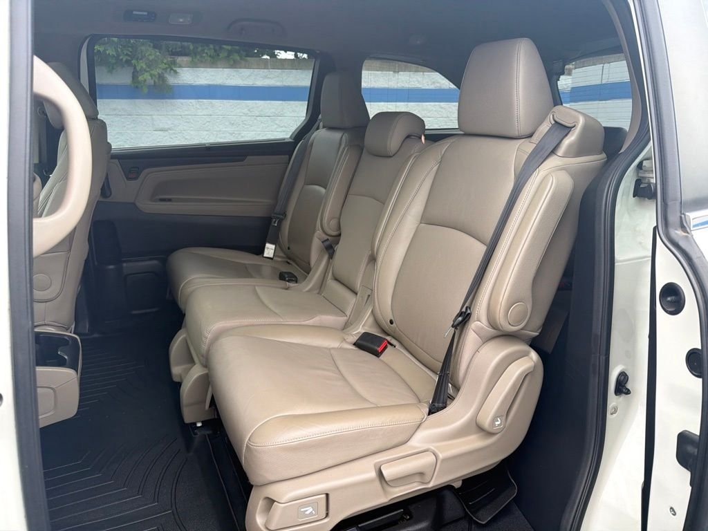 Used 2019 White Diamond Pearl Honda EX-L image 19