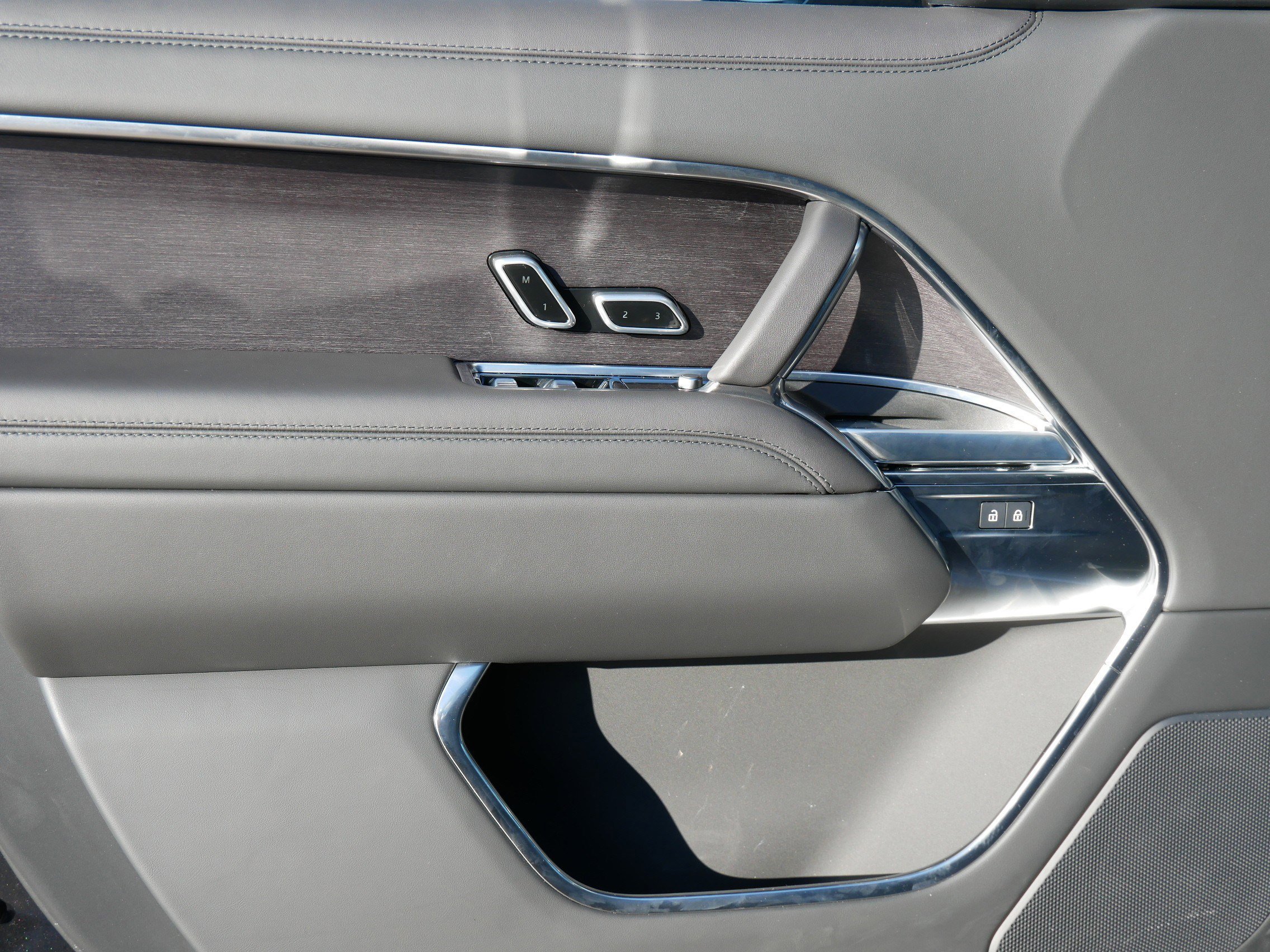 2026 Land Rover Range Rover SE - Photo 4