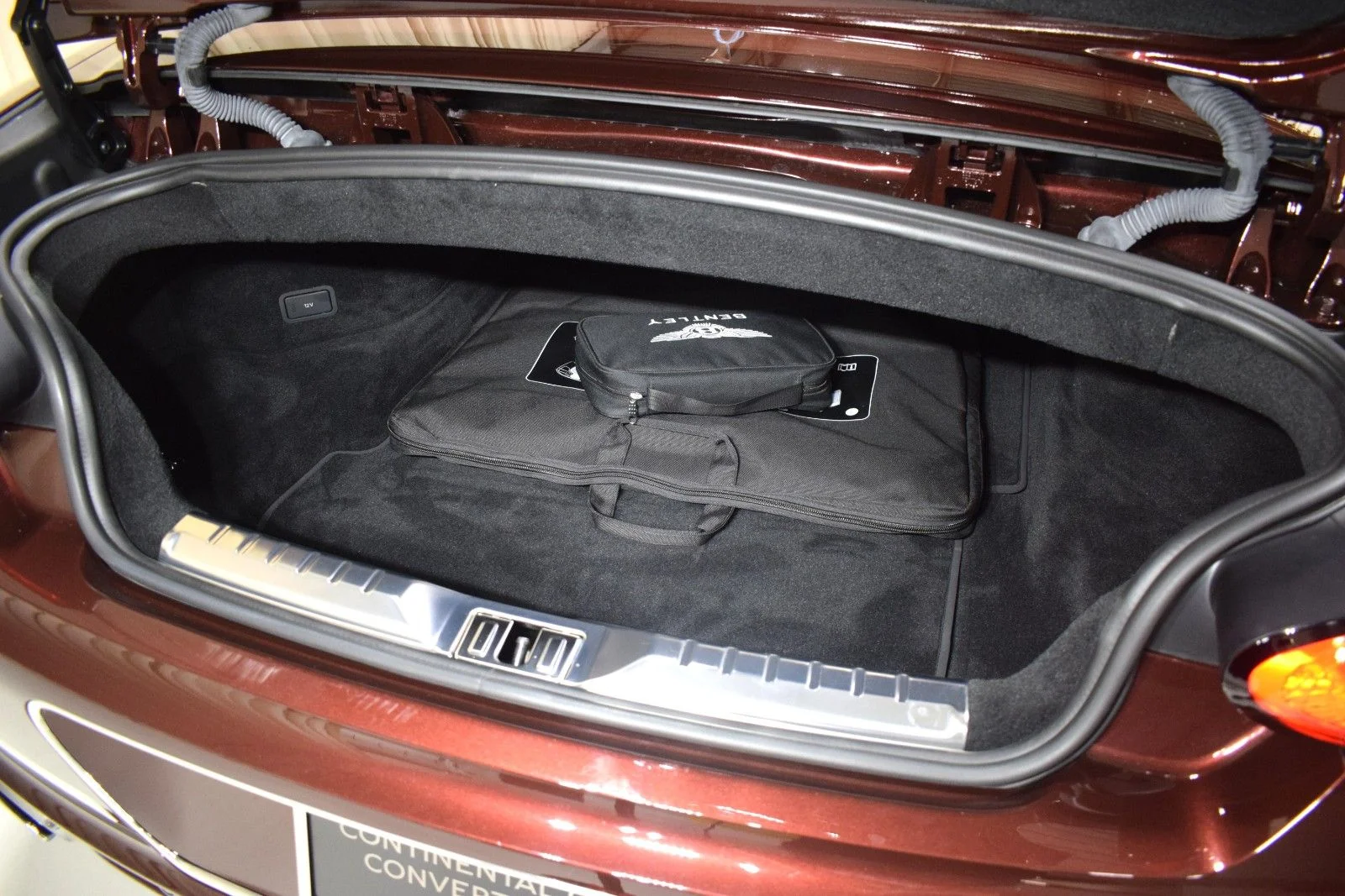 Used 2021 Red Bentley  image 37