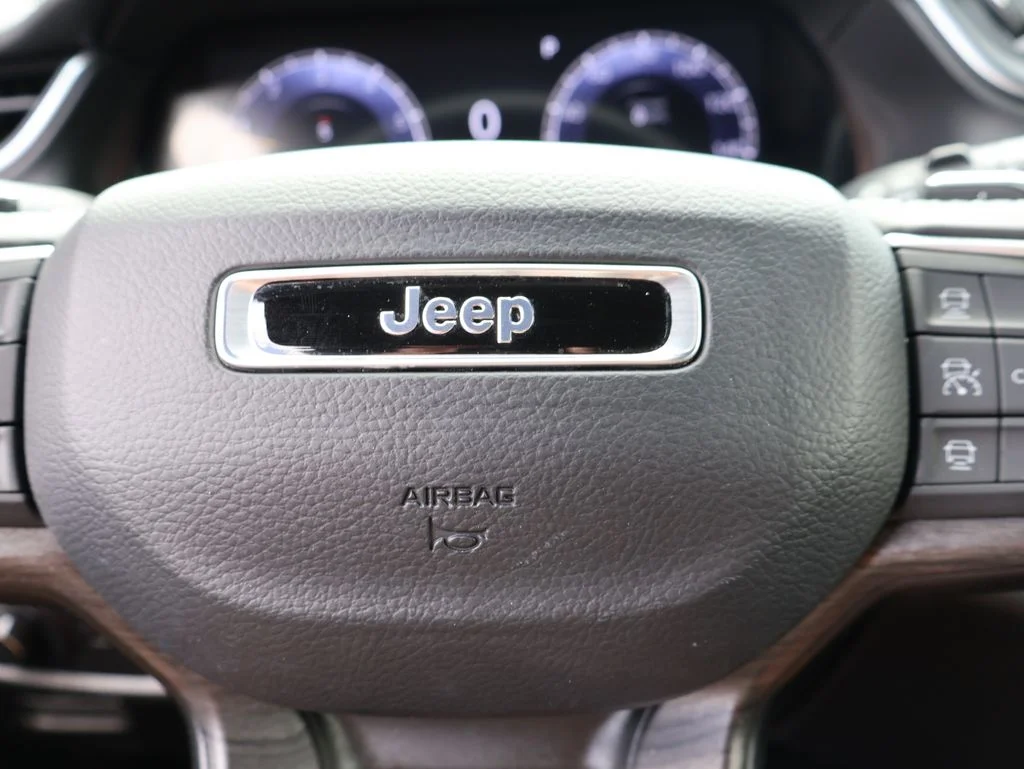 Used 2024 Silver Jeep Limited image 26