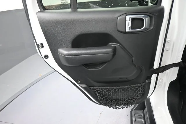 Used 2022 White Jeep Unlimited Rubicon image 25