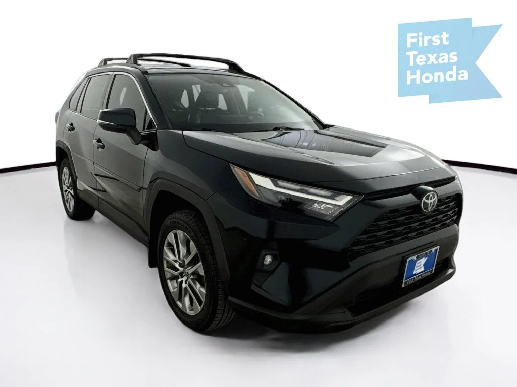 Used 2022 Midnight Black Metallic Toyota XLE Premium image 1