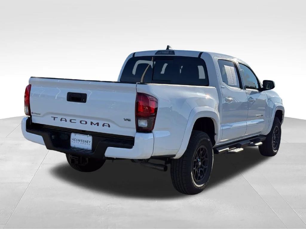 Used 2022 White Toyota SR5 image 28