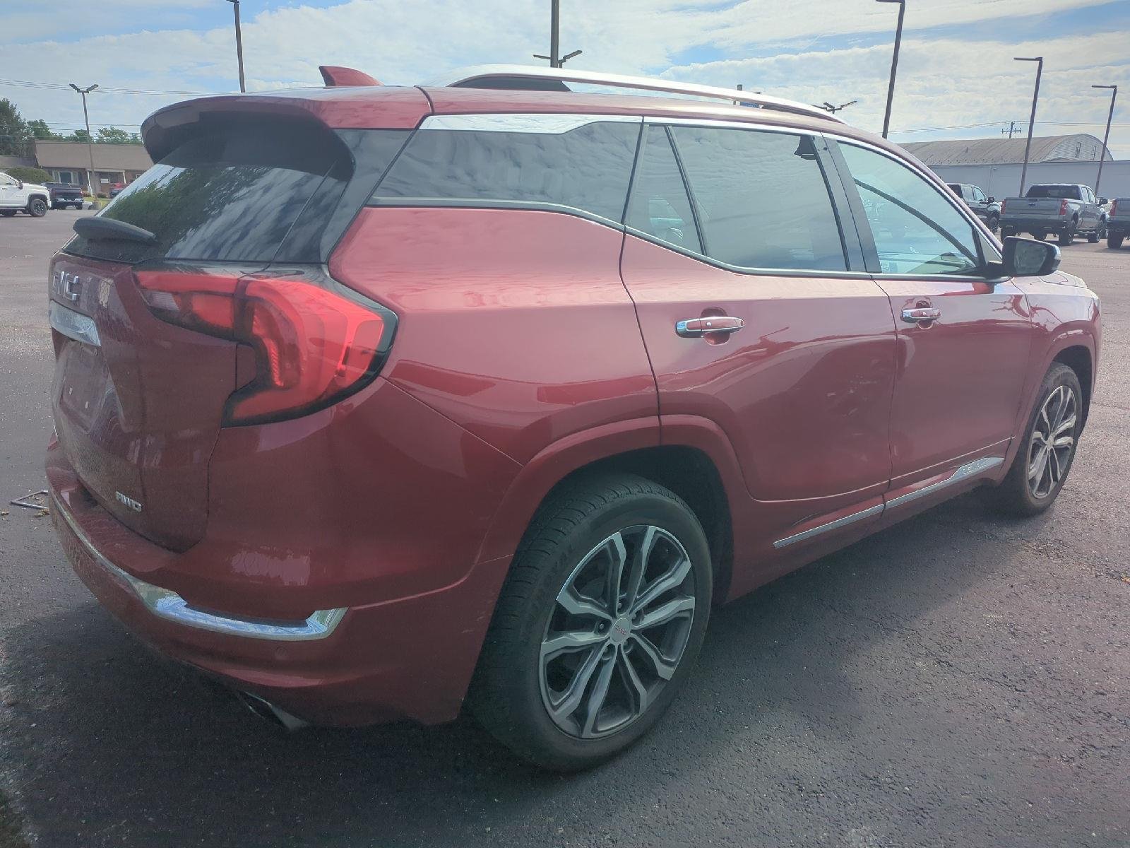 Used 2019 Red Quartz Tintcoat GMC Denali image 7