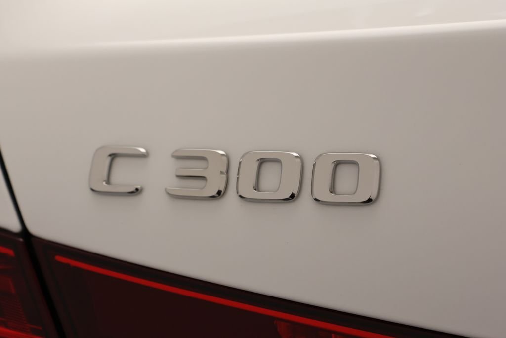 New 2026 MANUFAKTUR Moonlight White Metallic Mercedes-Benz C 300 image 9