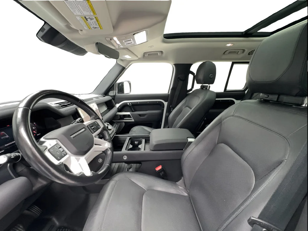 Used 2023 White Land Rover SE image 21