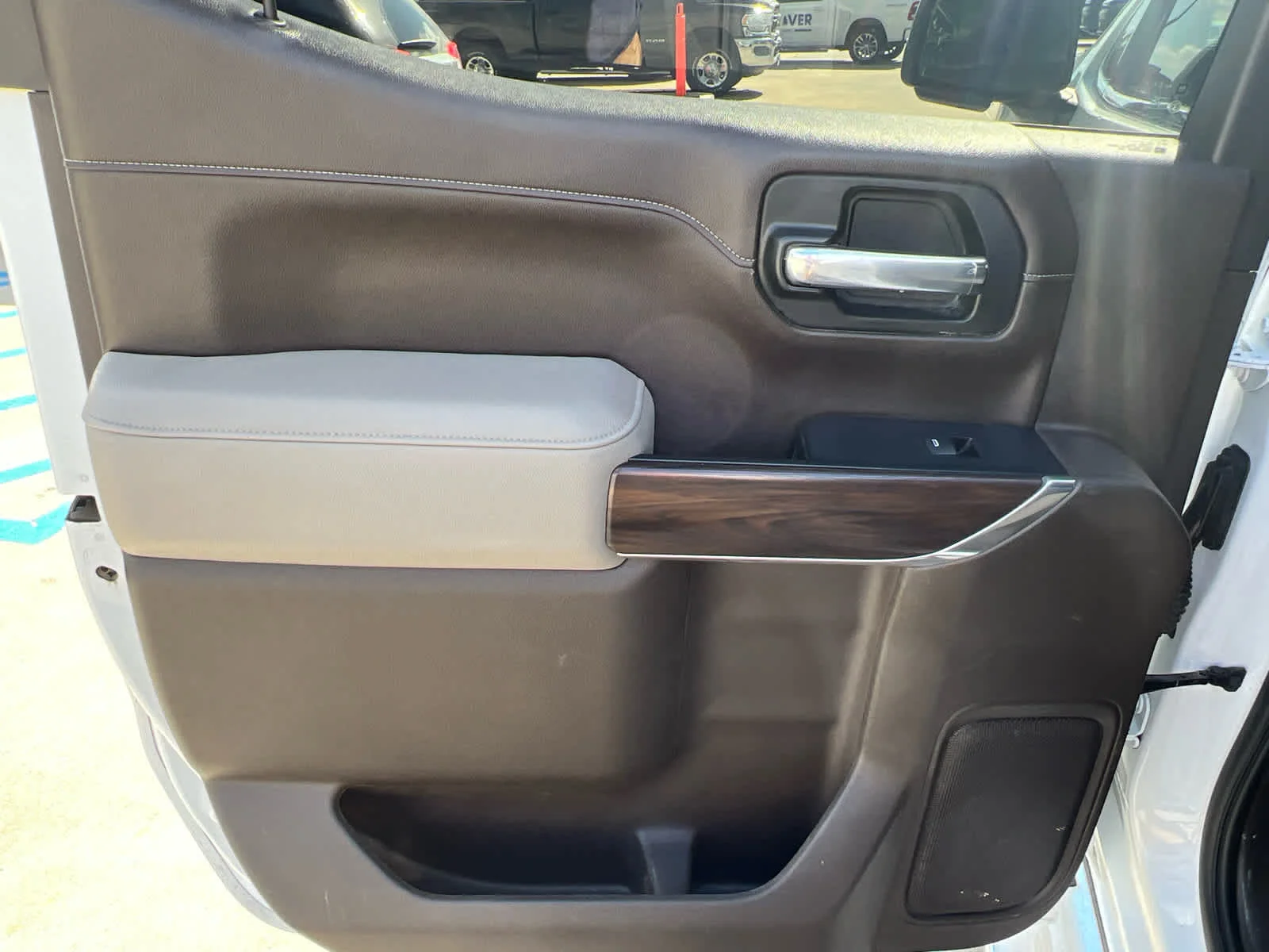 Used 2021 SUMMIT WHITE GMC SLT image 9