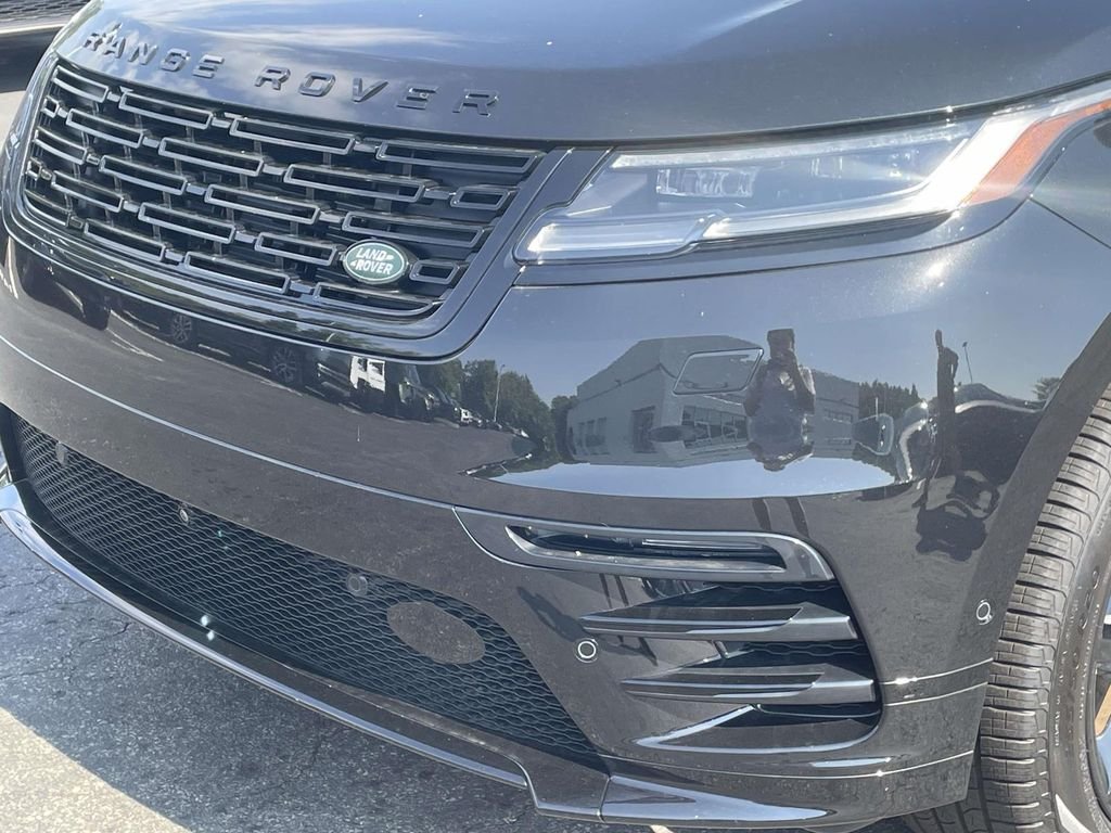 New 2026 Santorini Black Land Rover Dynamic SE image 7
