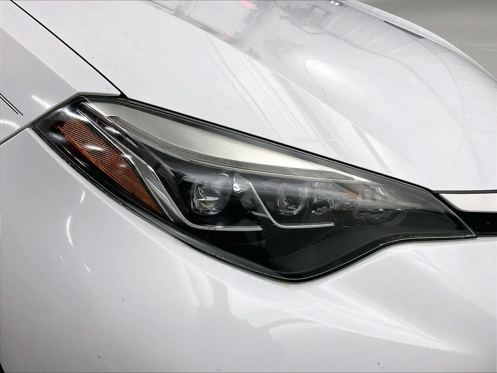 Used 2019 White Toyota SE image 33