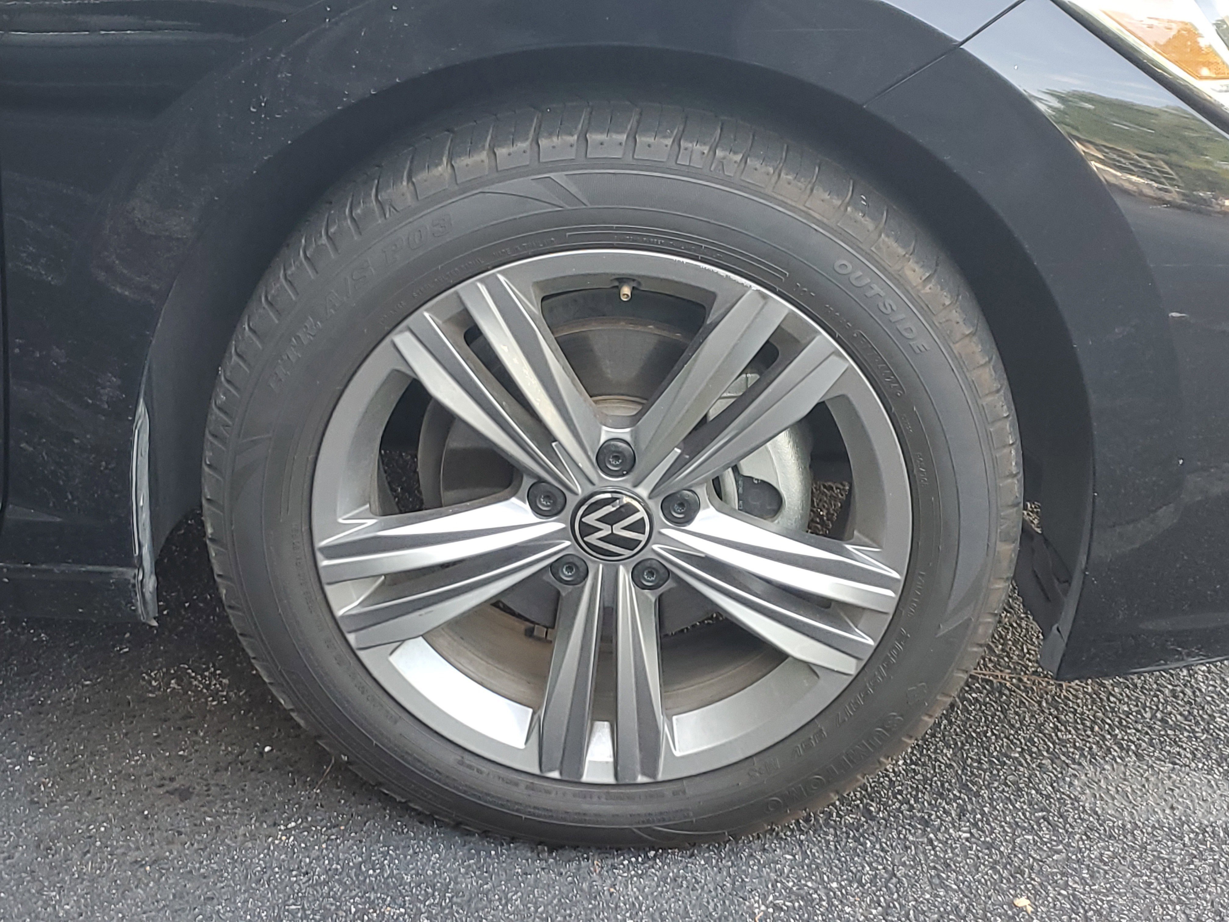 Used 2024  Volkswagen SE image 6