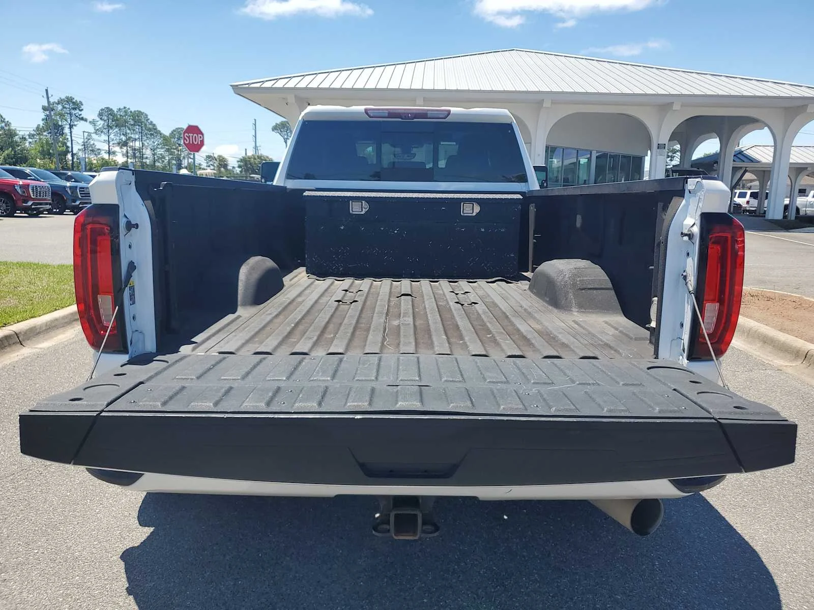 Used 2021 WHITE FROST TRICOAT GMC Denali image 5