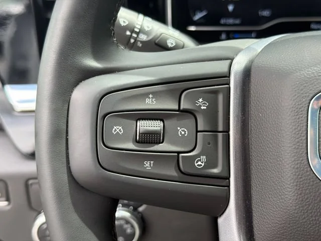 Used 2025 Summit White GMC SLE image 24