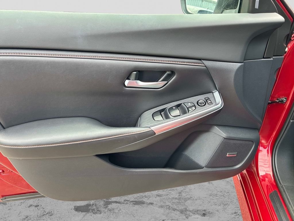 Used 2022 Red Nissan SR image 17