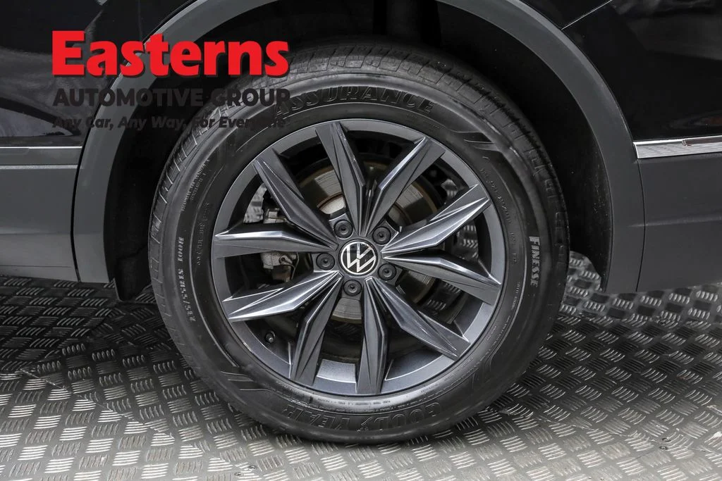 Used 2023 Black Volkswagen 2.0T SE image 8