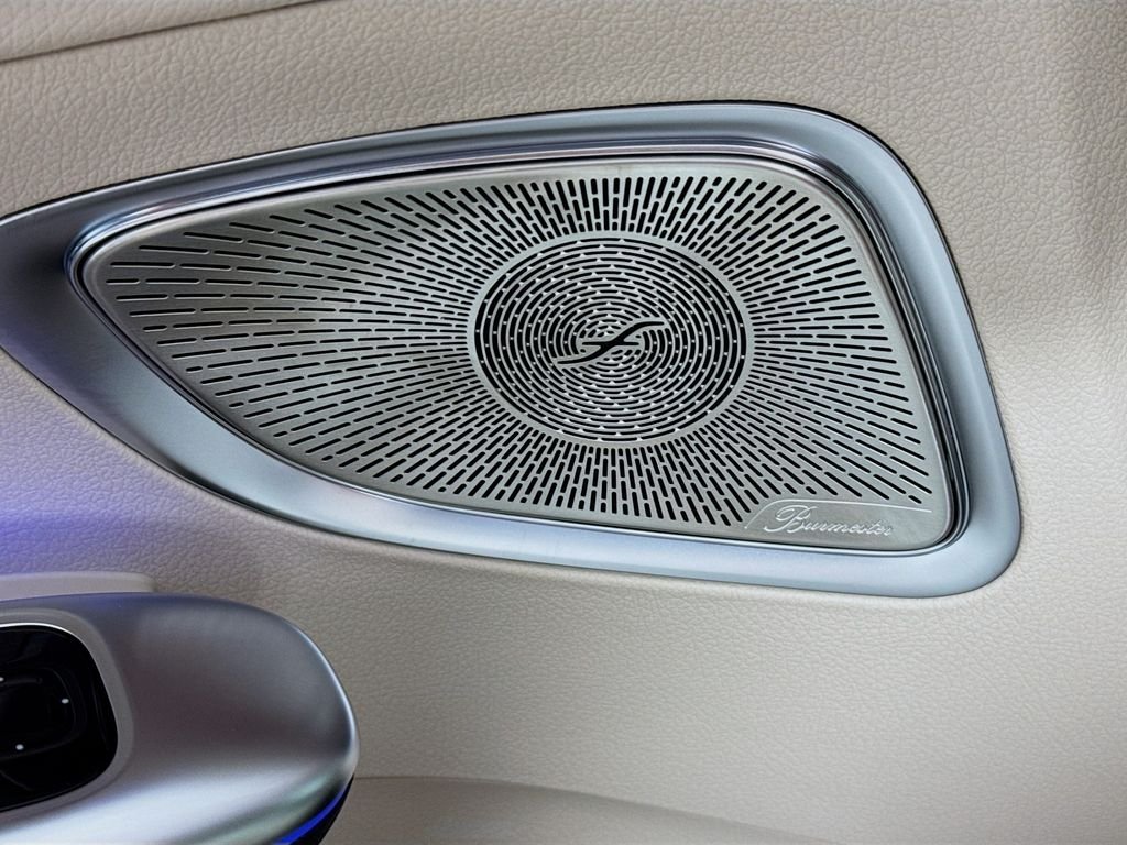 2025 Mercedes-Benz C-Class Sedan C 300 - Photo 19