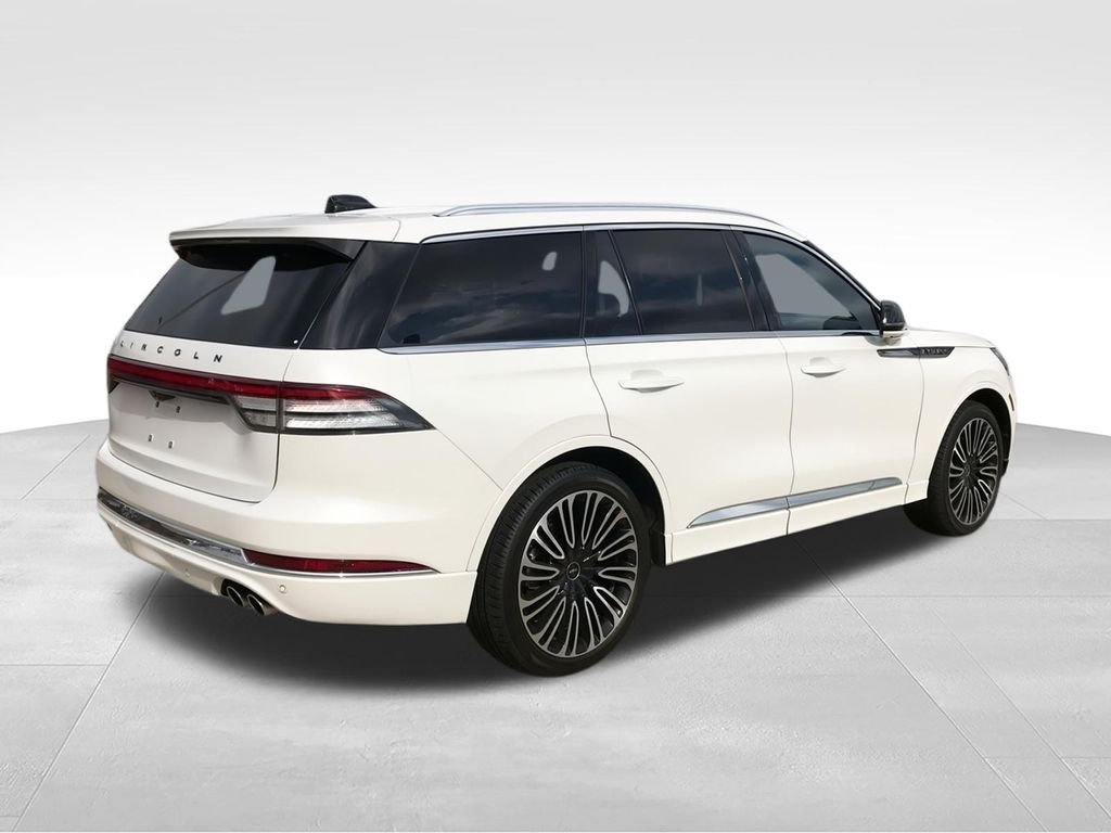 Certified Used 2025 White Lincoln Black Label image 8