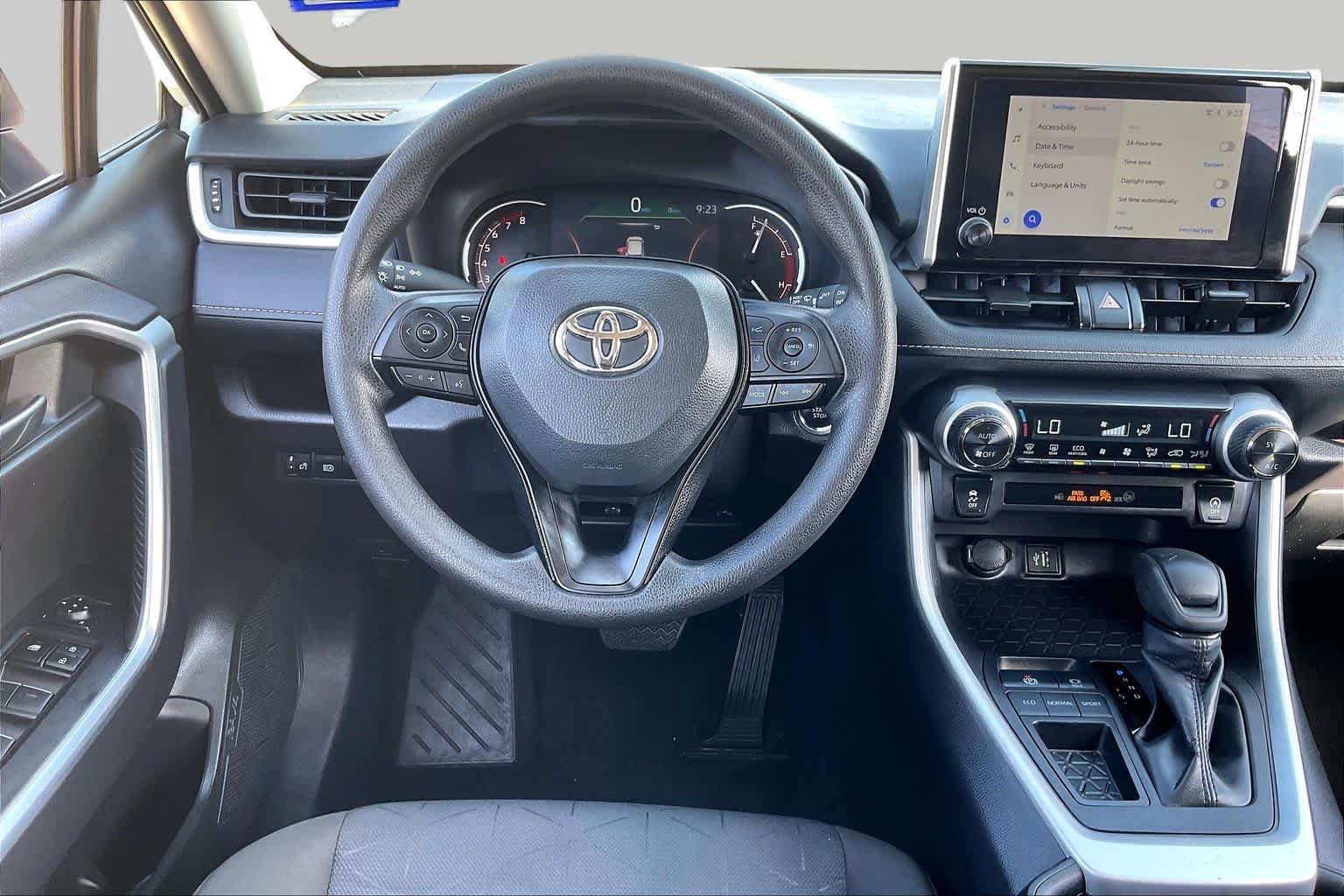 Used 2025 Ice Cap Toyota XLE image 6