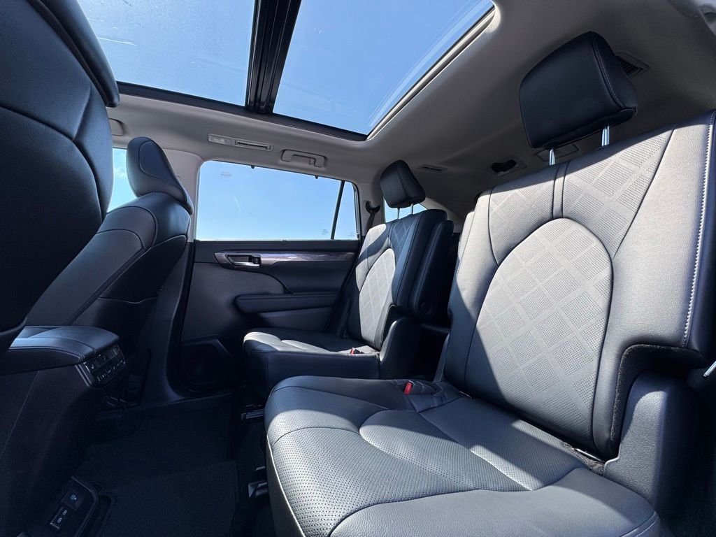 Used 2024  Toyota Platinum image 20