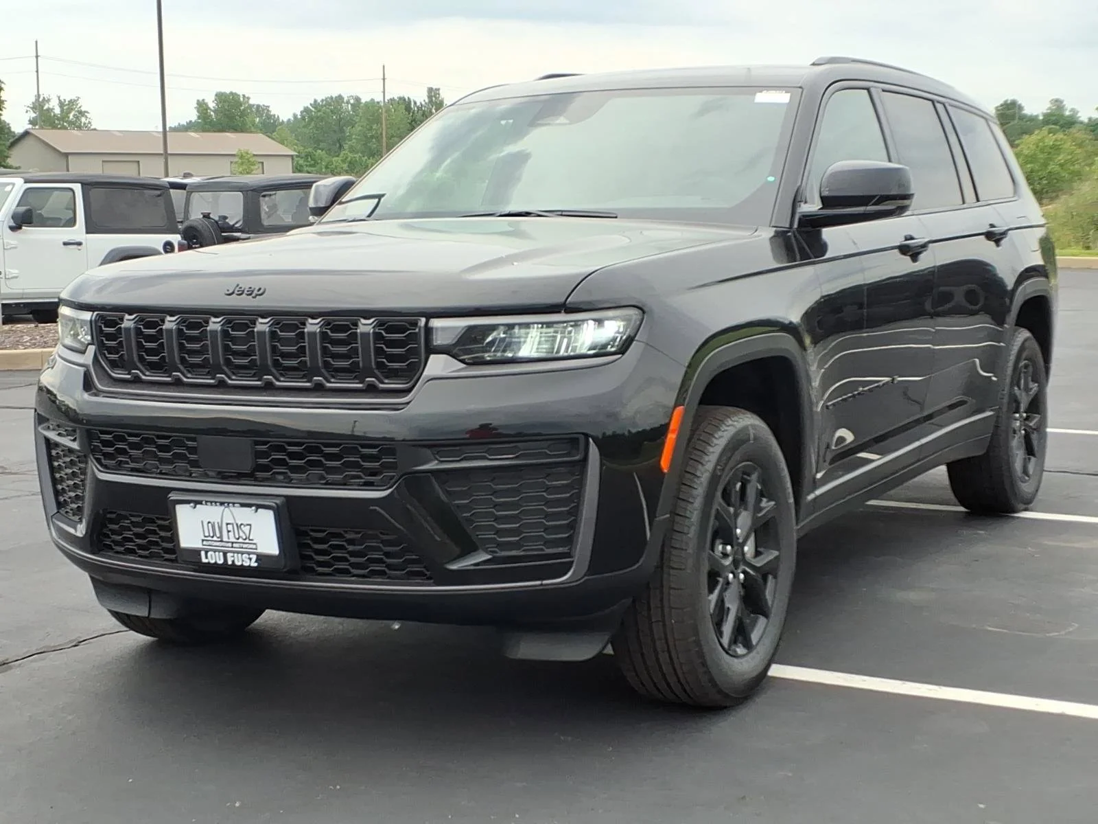 New 2026 Diamond Black Crystal Pearlcoat Jeep Laredo Altitude image 2