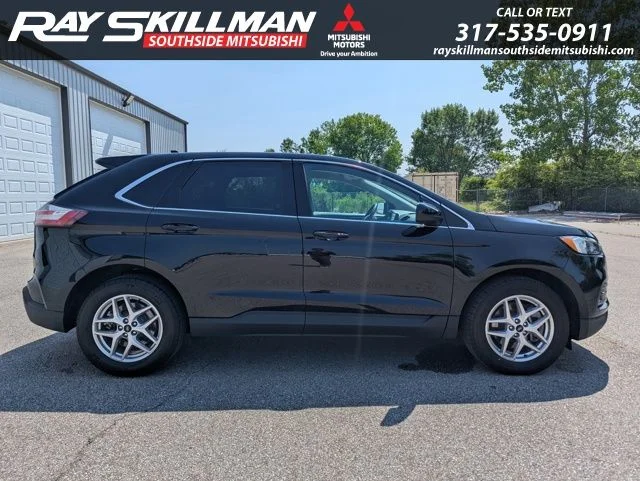 Used 2017 Blue Ford SE image 4